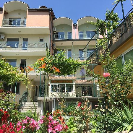 Royal Hostel 瓦爾納 外观 照片