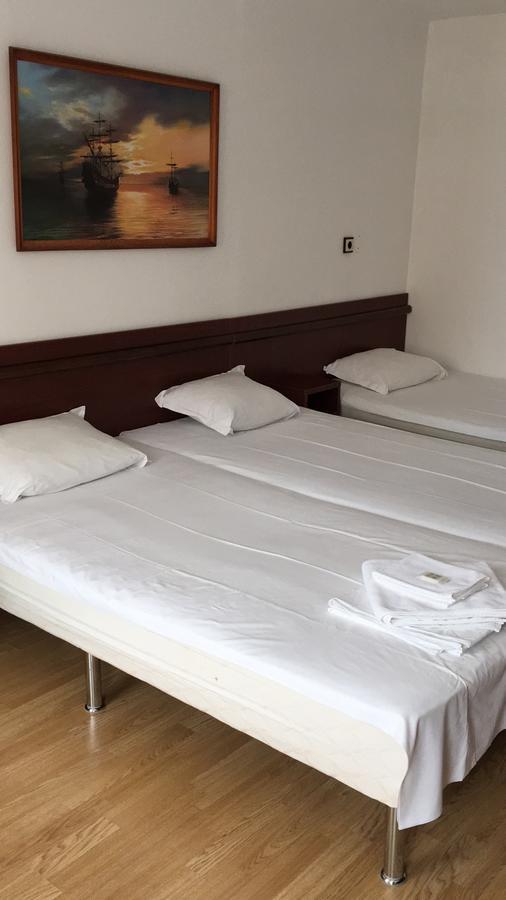 Royal Hostel 瓦爾納 外观 照片