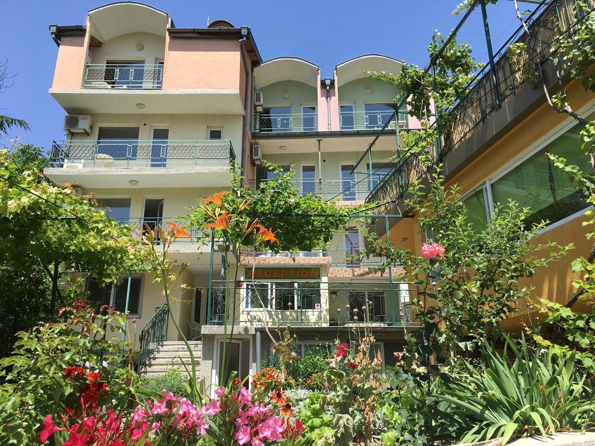 Royal Hostel 瓦爾納 外观 照片